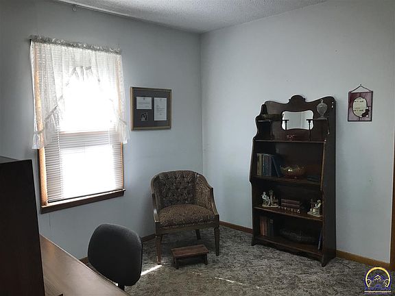 5th image of 324 Wabaunsee Ave