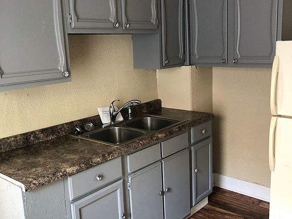 5th image of 4061 Graceland Ave