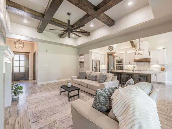 3020 Fossil Oaks Dr, Azle, TX 76020