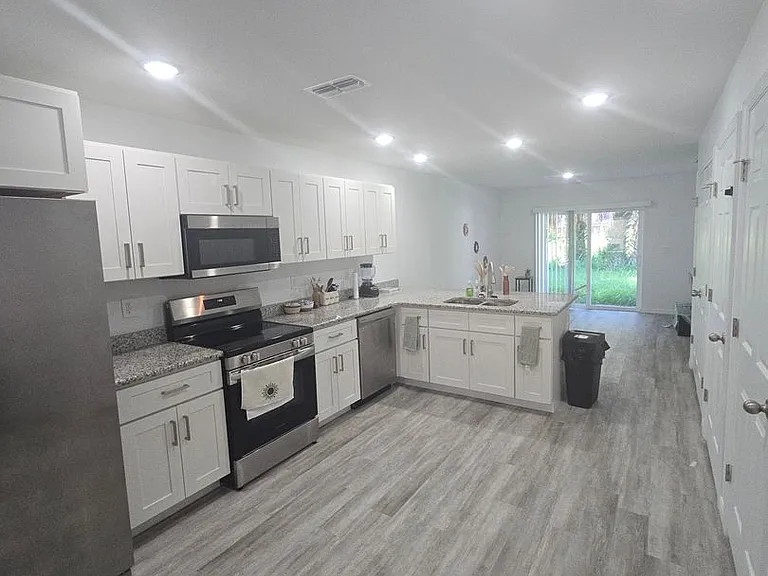302 & 304 Avenue P NW — Photo 3