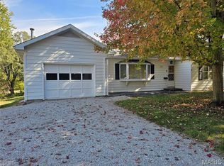 1707 Vandalia St, Hillsboro, IL 62049
