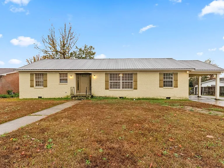 242 Cedar Crst — Photo 1
