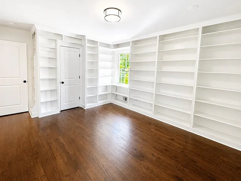 4586 Peachtree Dunwoody Rd — Photo 8