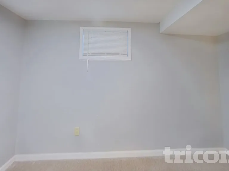 910 Foothills Ct — Photo 10