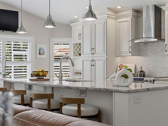 2nd image of 631 DE SOTO DRIVE