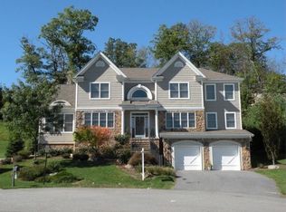 6 Whispering Woods, Oakland, NJ 07436