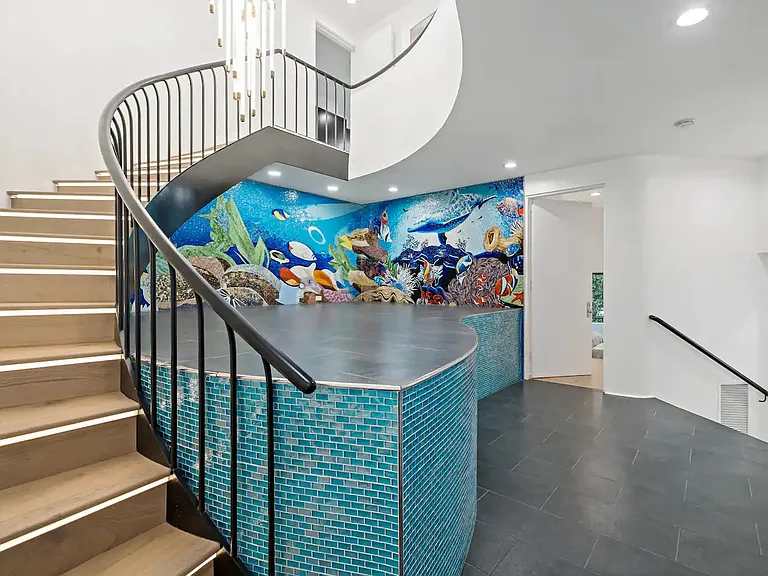 15105 Mulholland Dr — Photo 17