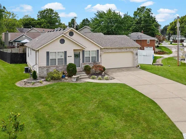 1304 Lynn St, Highland, IL 62249