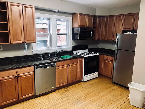 2nd image of 3752 N Wolcott Ave #1