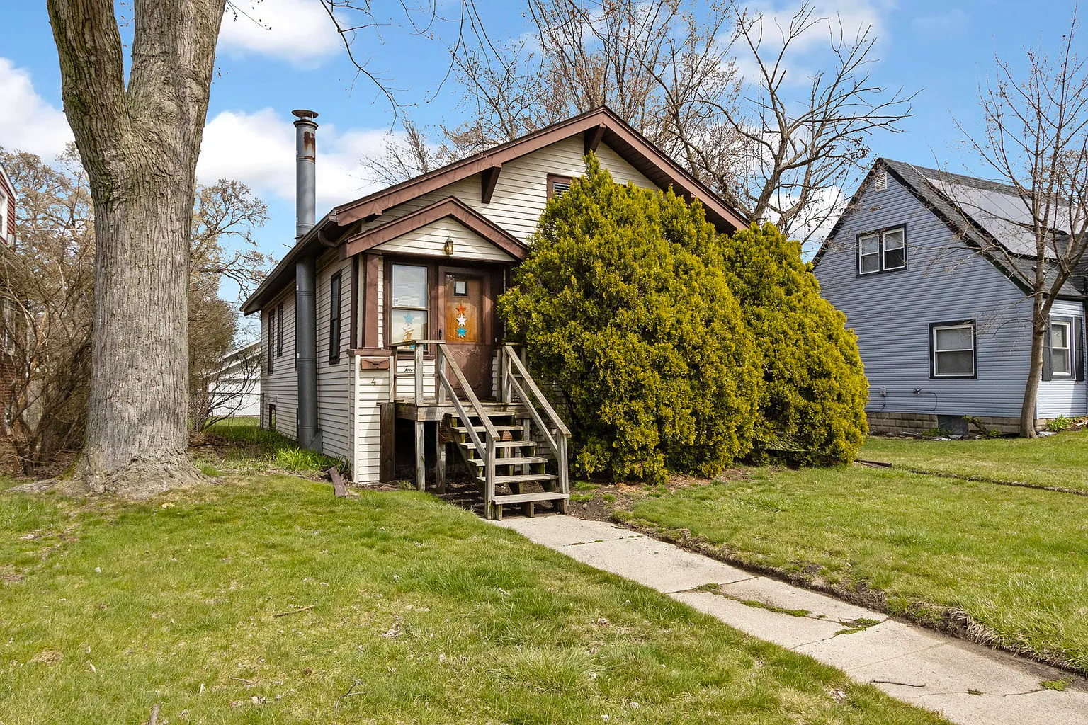 4 Highland St photo 1
