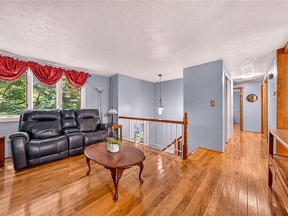 4th image of 26 Spicewood Ln