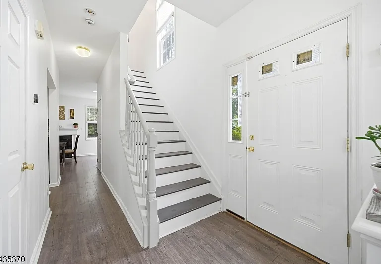 216 Barringer Dr — Photo 4