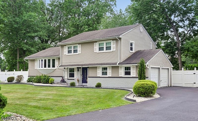 1st image of 22 Woodhaven Rd