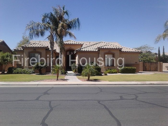 1st image of 733 W Raven Dr