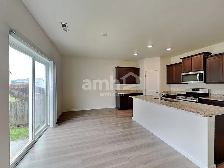 1315 W 15th Ave — Photo 4