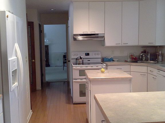 kitchen from mudrm/laundry