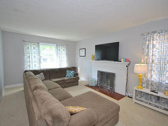 3rd image of 4636 Ferncliff Dr