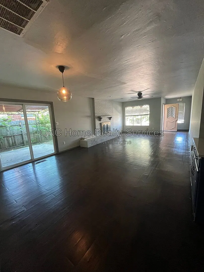 2 bed, 2.0 bath, 1200 sqft, $1,200 — Photo 1
