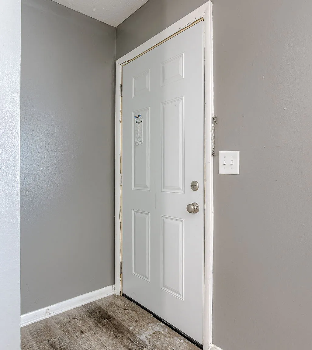 1015 North 47th Avenue - 8 — Photo 3
