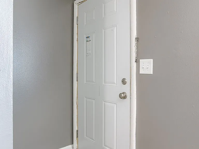 1015 N 47th Ave #8 — Photo 3
