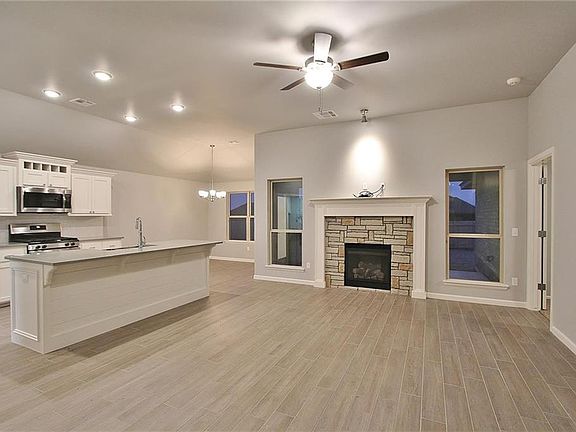 4th image of 2212 Wheatheart Dr