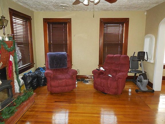 3rd image of 520 E L St