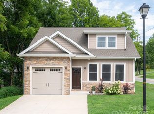 1 Jennlynn Dr, Arden, NC 28704