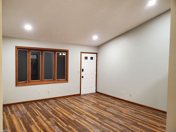 4th image of 878 Rose Harbour Ct