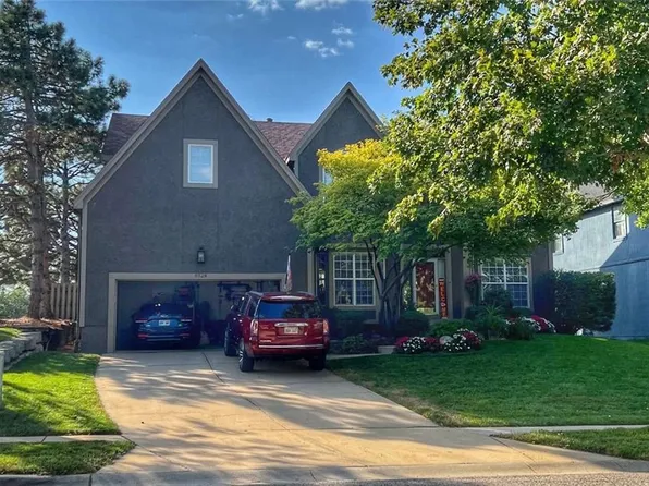 8528 Candlelight Ln, Lenexa, KS 66215