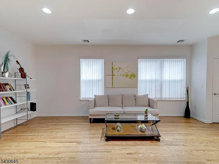 92 Willow St #3 — Photo 5
