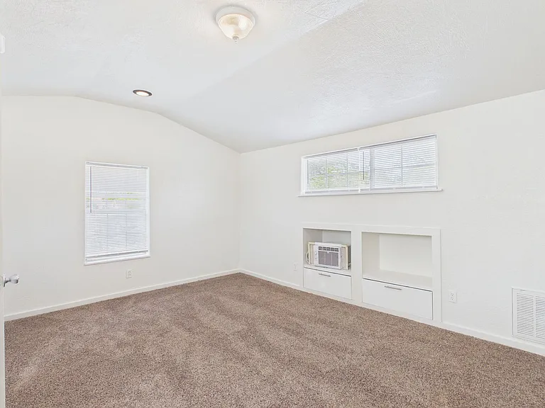 701 Sunset Ter — Photo 24