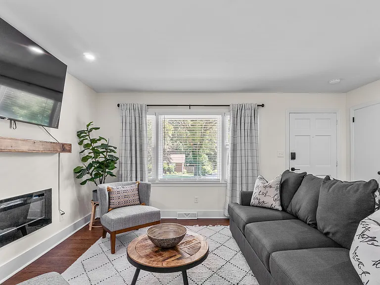 2014 Sandhurst Dr — Photo 8