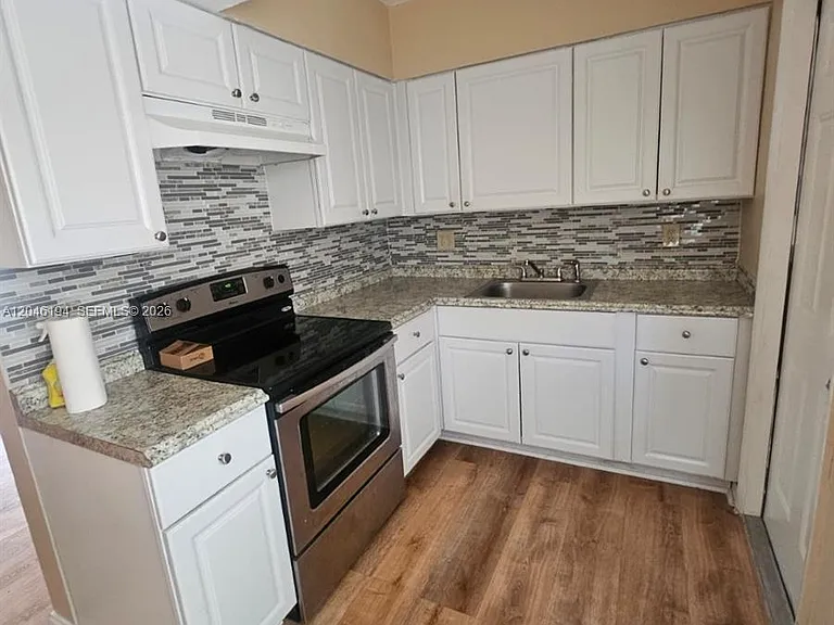 2859 NE 30th St #3 — Photo 6