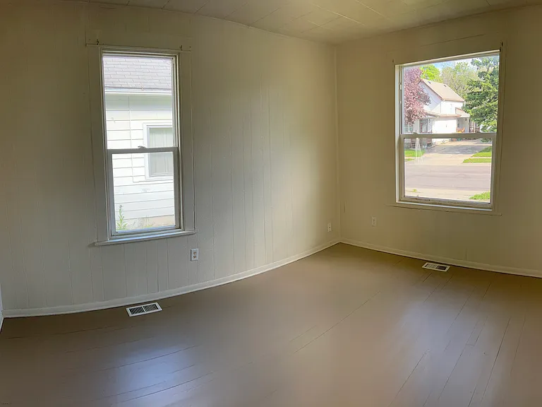1009 Dunham St — Photo 4