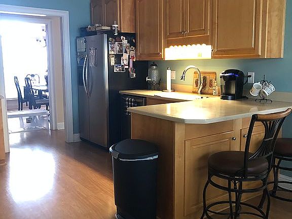 3rd image of 102 Lovorn Cir