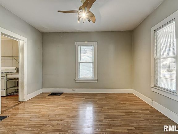 5th image of 909 W Jackson St