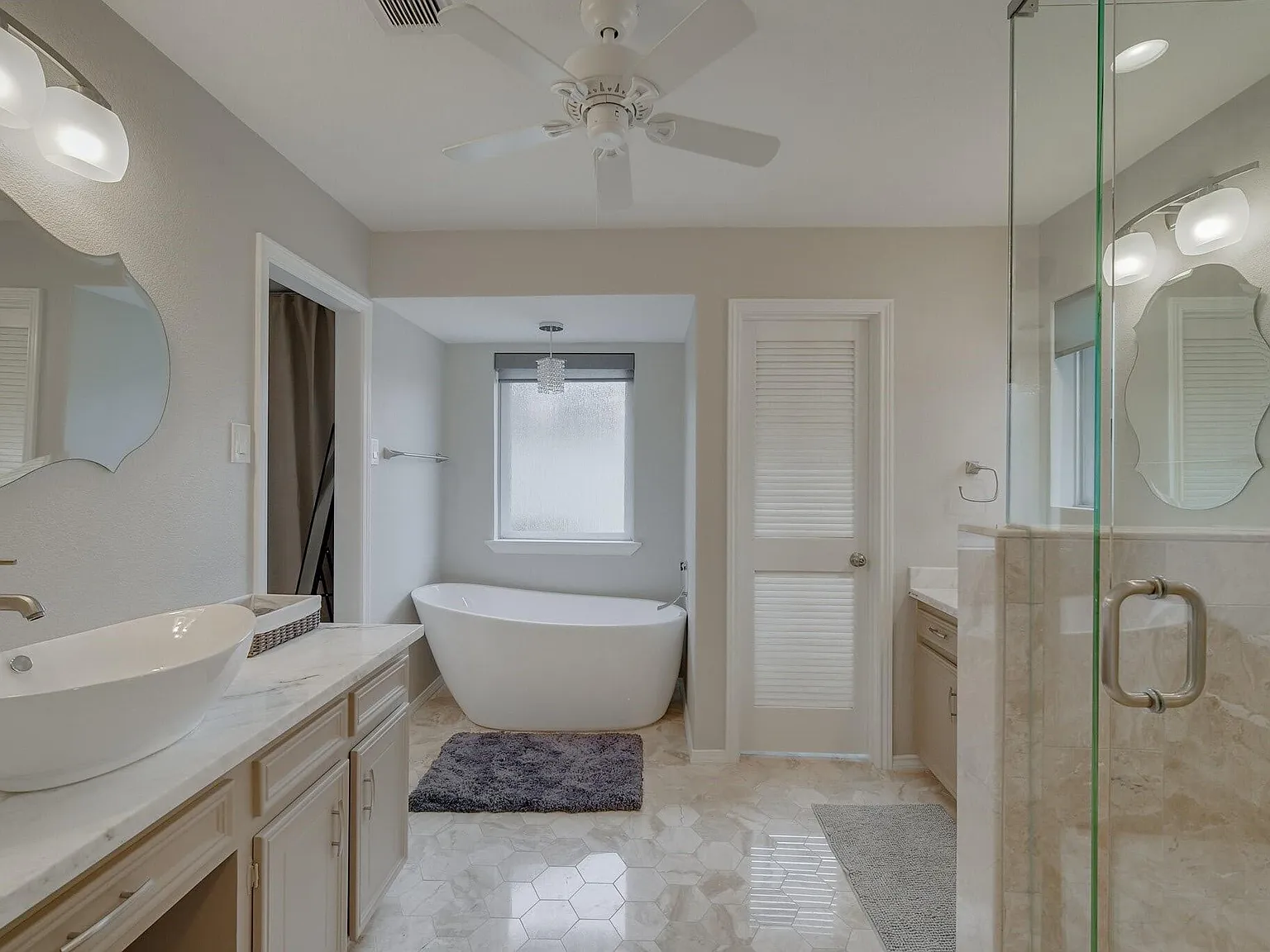 5 bed, 2401 sqft, $4,990 — Photo 4