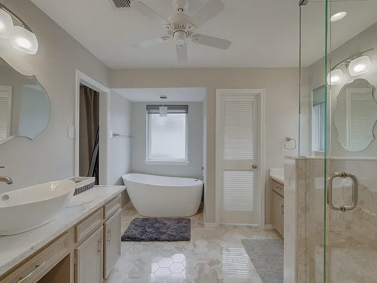 502 Stillmeadow Dr — Photo 4