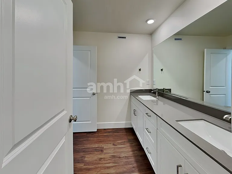 1407 E Ludlow Dr — Photo 17