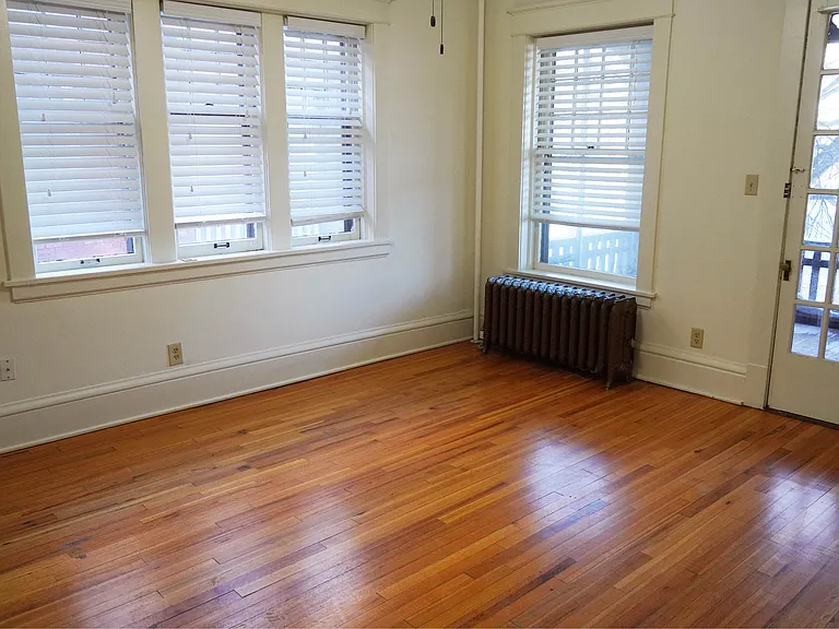 Oxford Street Apartments — Photo 34