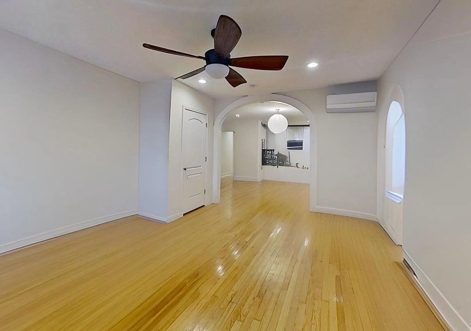 2 bedroom / 1 bath ~ Downtown Charleston — Photo 1