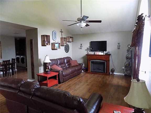 5th image of 206 Salt Creek Dr