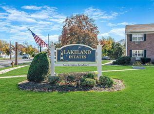 350 Lakeland Ave APT 7F, Sayville, NY 11782