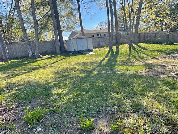 5th image of 48 Briarwood Dr