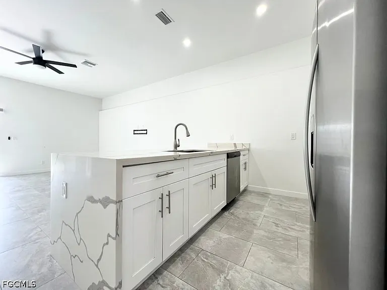 4622 SW 7th Pl — Photo 30