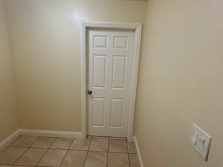 942 E 88th Pl — Photo 23