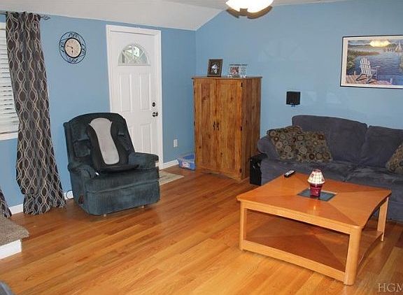 3rd image of 110 Edgewater Park #B