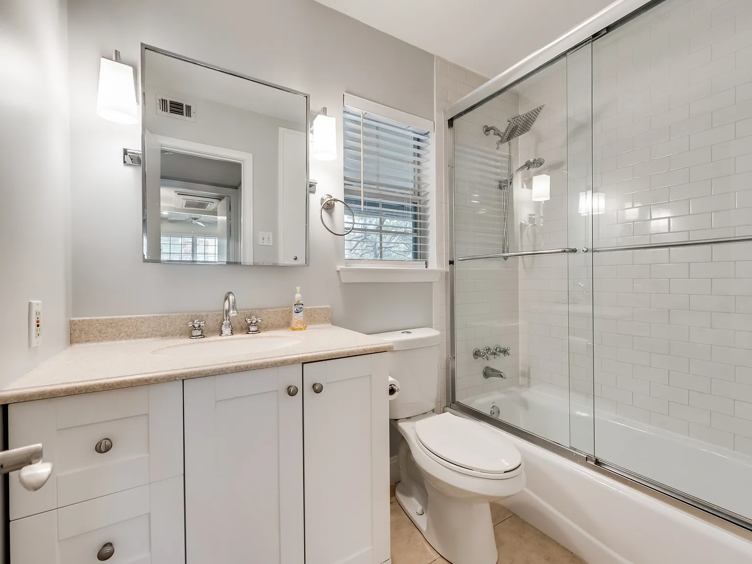 1 bed, 741 sqft, $1,750 — Photo 4