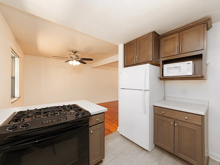 Amber Square Townhomes — Photo 6