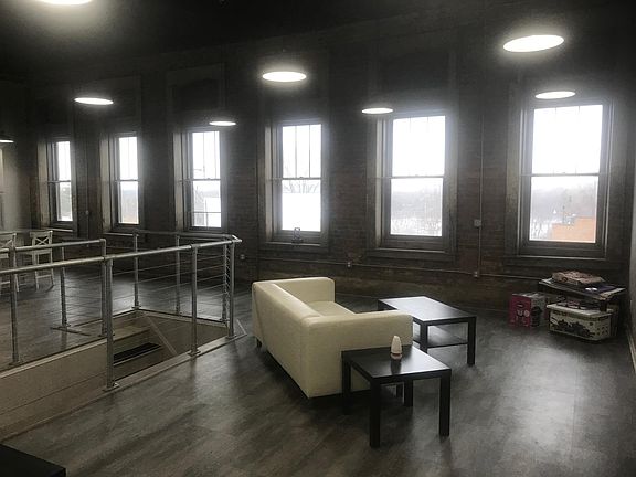 2nd image of 527 1st St APT 3S